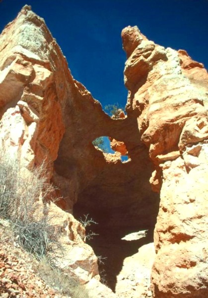 Twin Towers Arch (in Bryce)