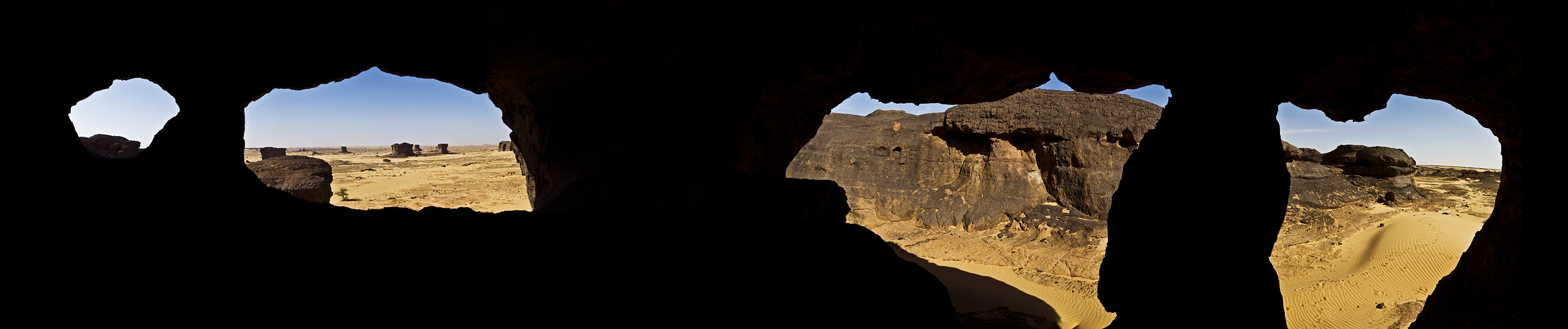 Ahaggar National Park - Spider Rock Panorama - photo by Pierre-Antoine Chereau