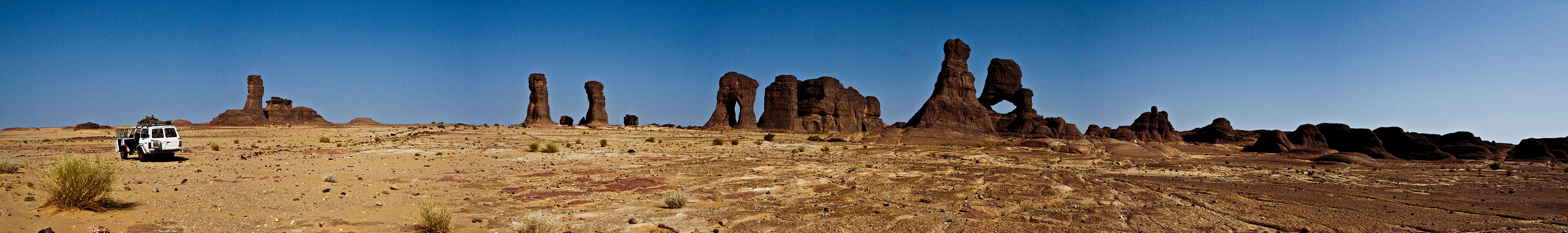 Twin Gates and Farthest Arch Panorama - photo by Pierre-Antoine Chereau