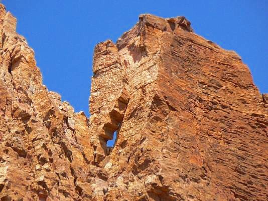 Red Canyon Zig-Zag Arch